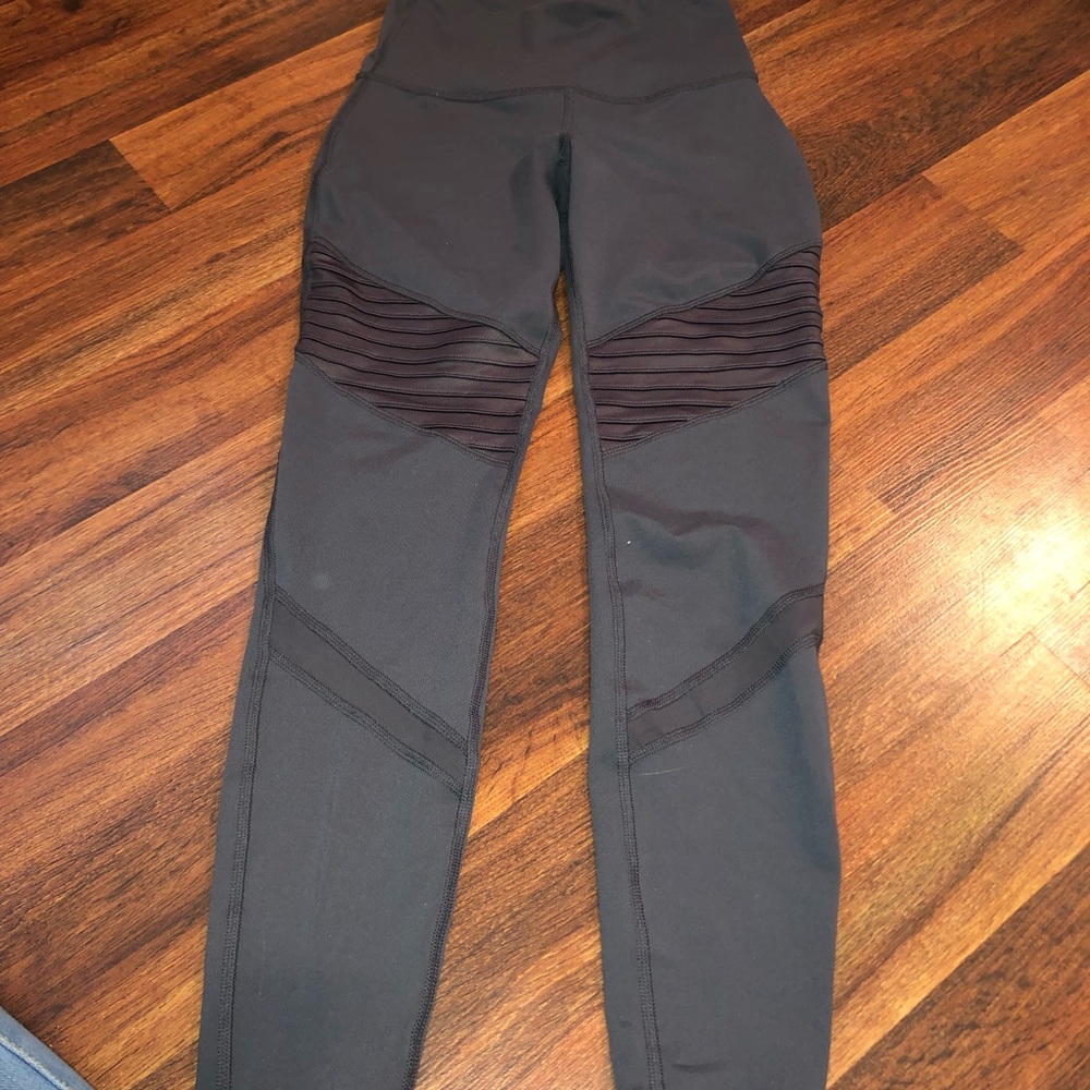 gray leggings with a design